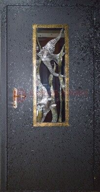 Металлическая дверь со стеклом и ковкой ДСК-82 для крыльца в Голицино